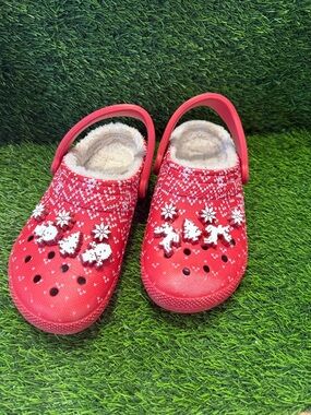 Crocs unisex Red Holiday Fleece-Lined Clog Slip-Ons Mens 4 women’s 6